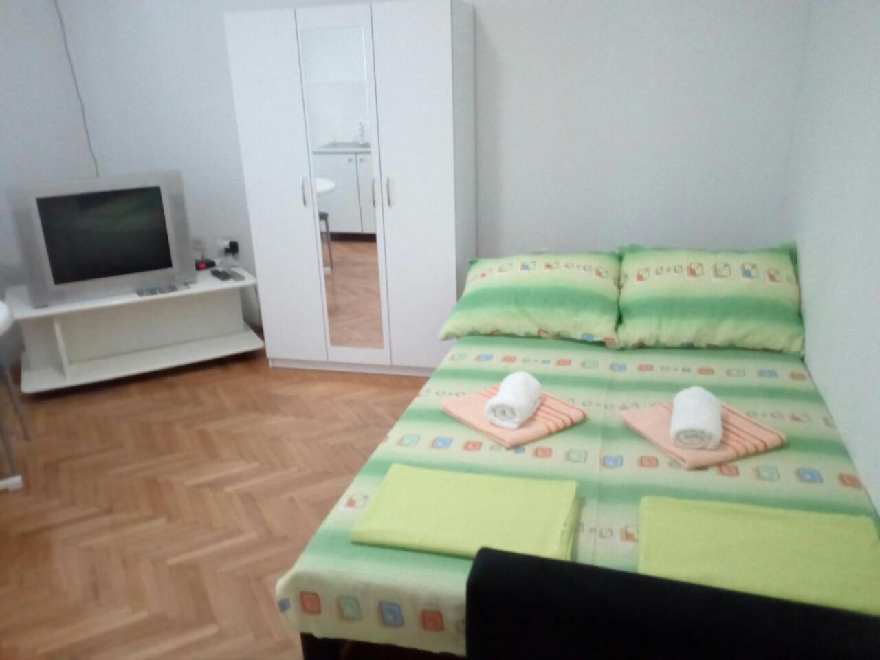 Hostel Corner 021 Нови Сад Екстериор снимка