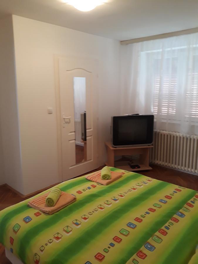 Hostel Corner 021 Нови Сад Екстериор снимка