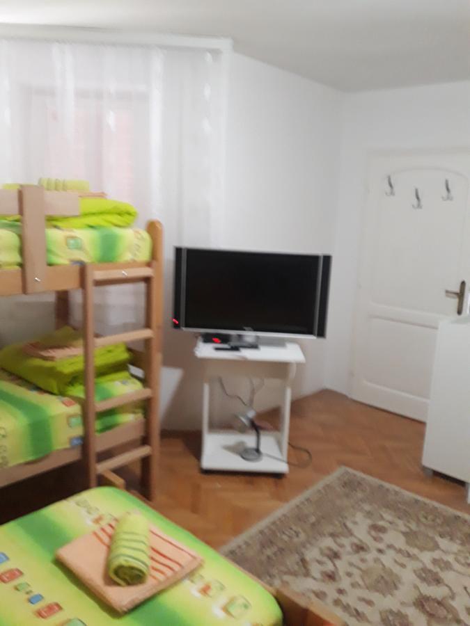 Hostel Corner 021 Нови Сад Екстериор снимка