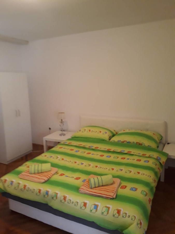 Hostel Corner 021 Нови Сад Екстериор снимка