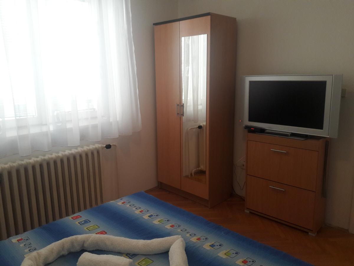 Hostel Corner 021 Нови Сад Екстериор снимка