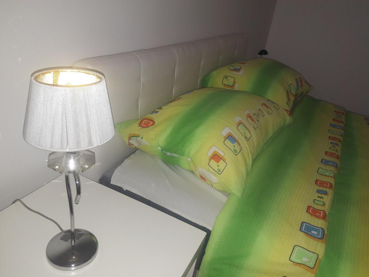 Hostel Corner 021 Нови Сад Екстериор снимка