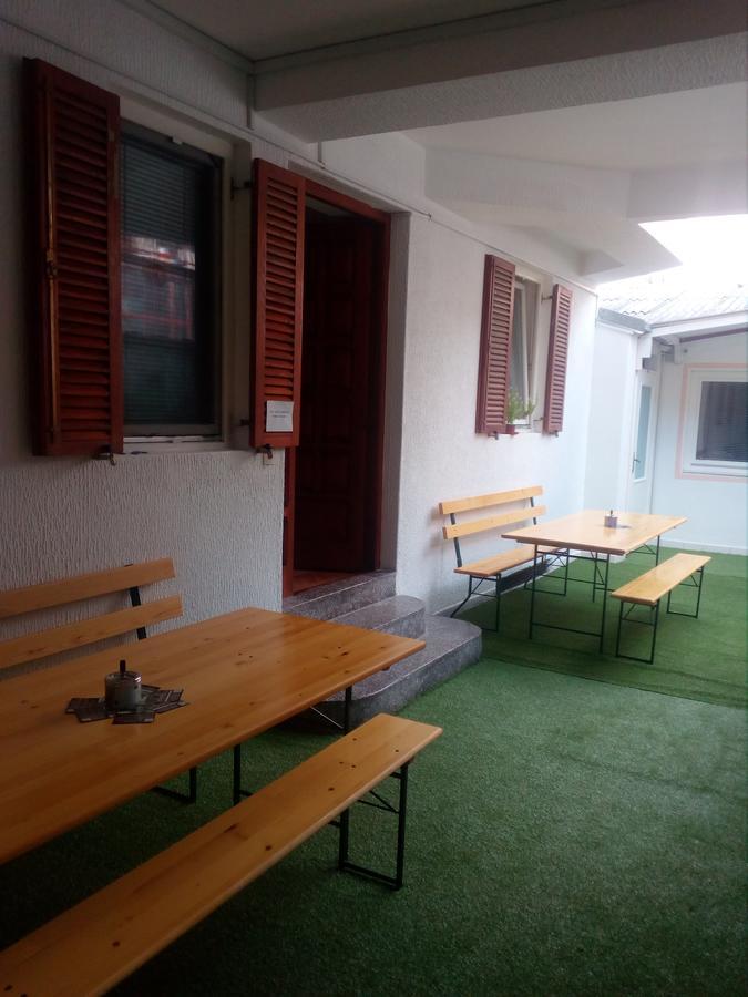 Hostel Corner 021 Нови Сад Екстериор снимка