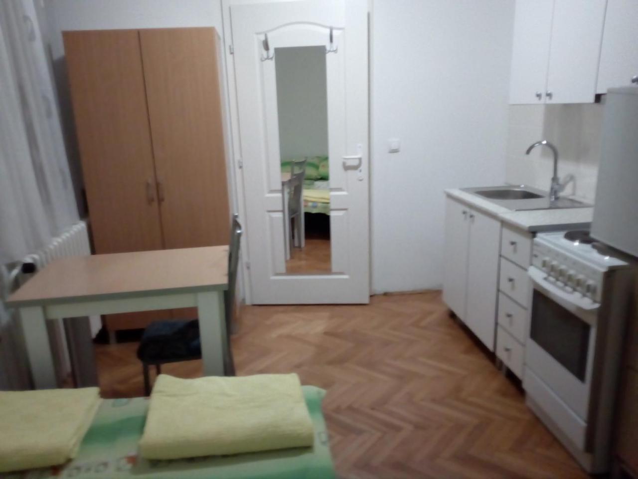Hostel Corner 021 Нови Сад Екстериор снимка
